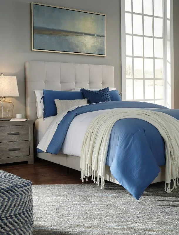Dolante Upholstered Bed