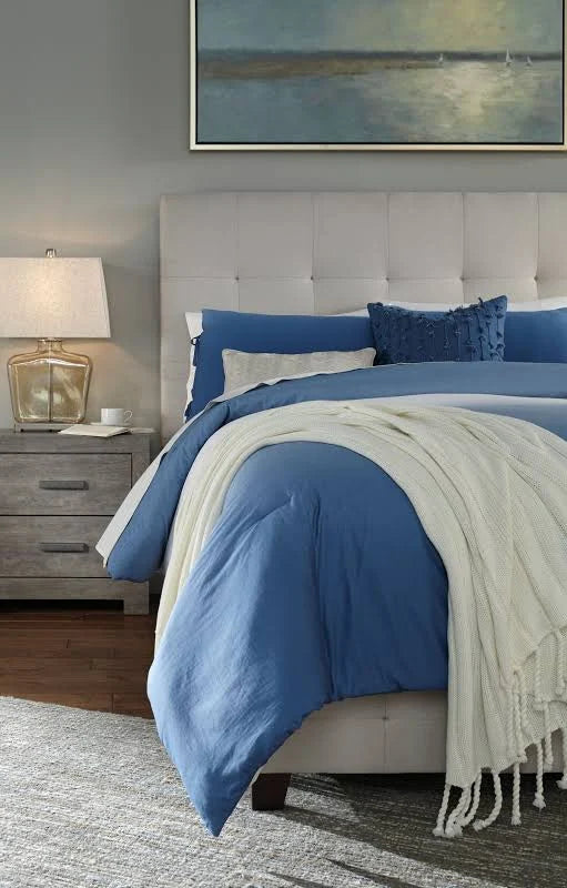 Dolante Upholstered Bed